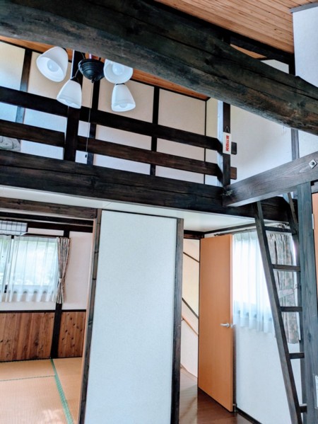 A・C棟2階より古民家風の館のロフト望む
