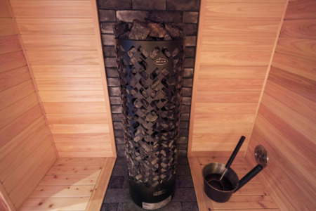 ストーブはフィンランドMISA社SNOW