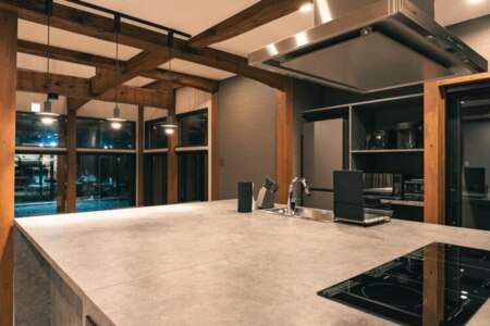 開放的な特大キッチン大人数で調理可能